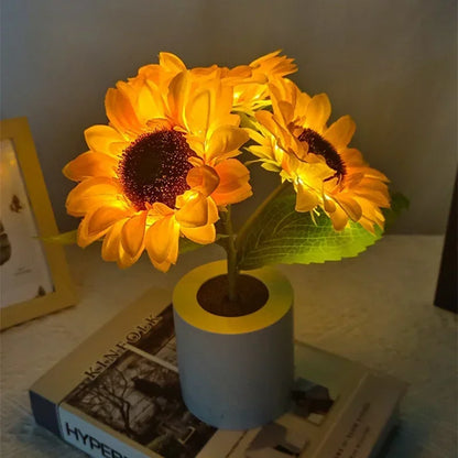 Luminária de Mesa em formato de girassol  SunnyRest acesa em ambiente de quarto.