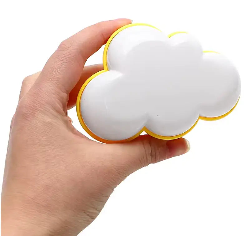 Luminária de Parede em formato de nuvem DreamCloud em fundo branco.