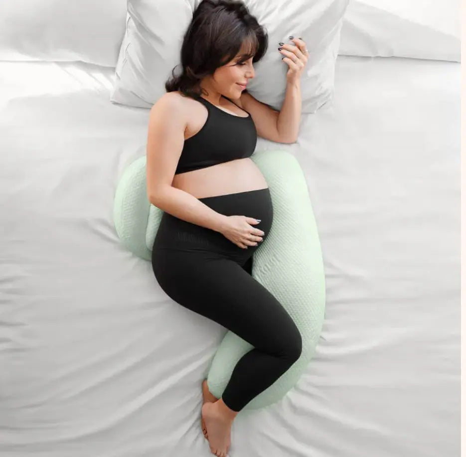 Travesseiro para Gestante Ninho em turquesa completo, destacando o suporte firme para barriga e costas.